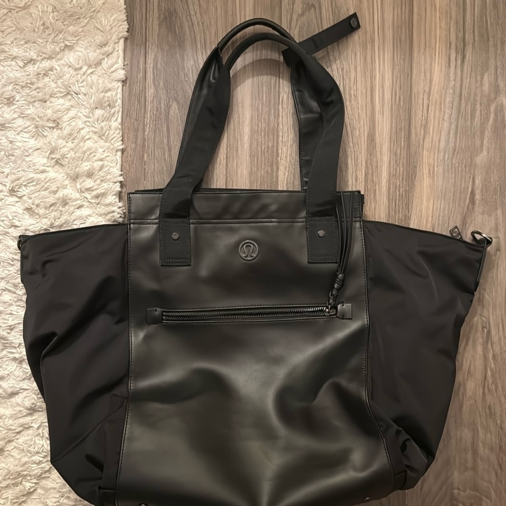 Lulu lemon duffle/ yoga bag